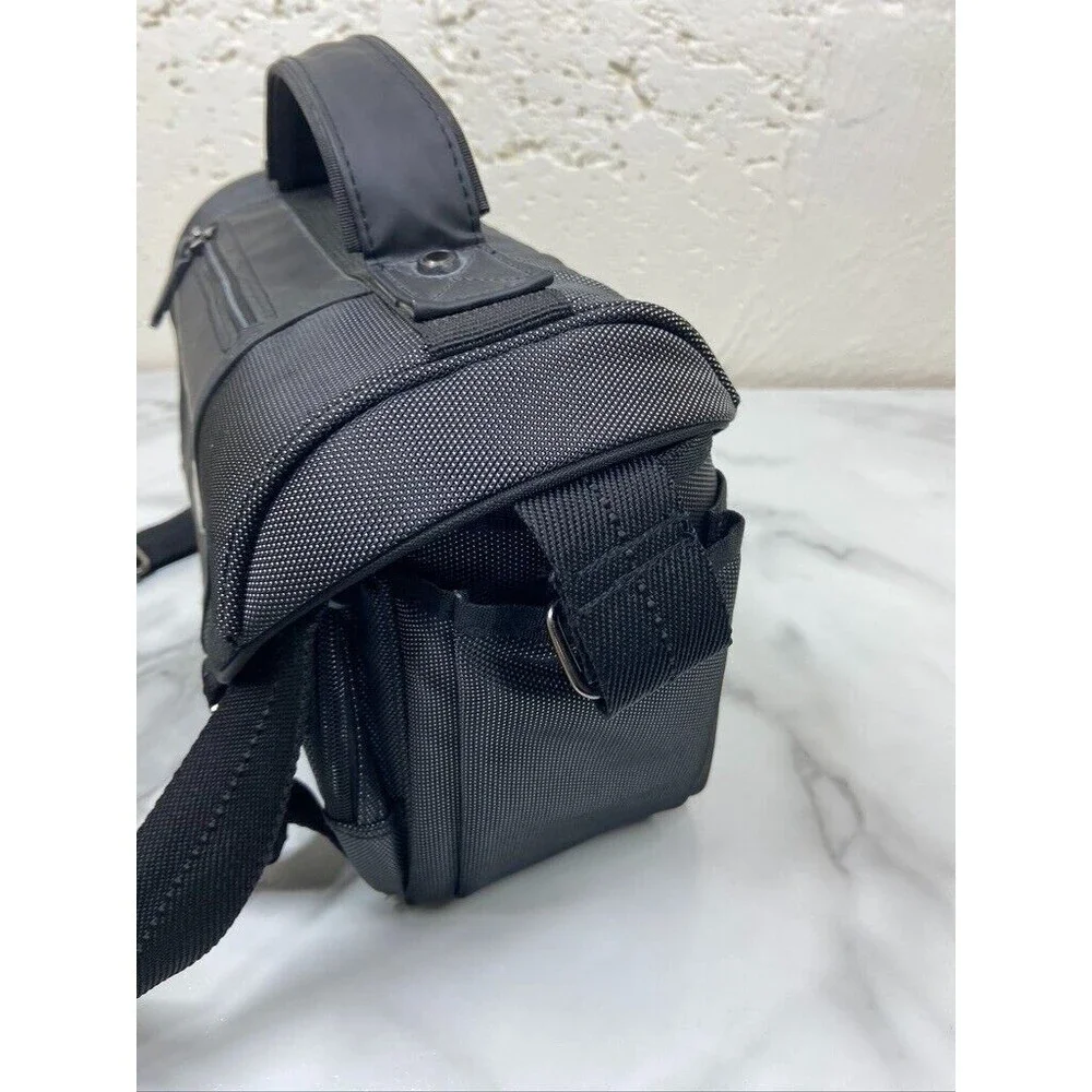 NIKON CAMERA BAG 3 COMPARTMENTS 4 POCKETS CROSSBODY BLACK 13 X 9 X 5